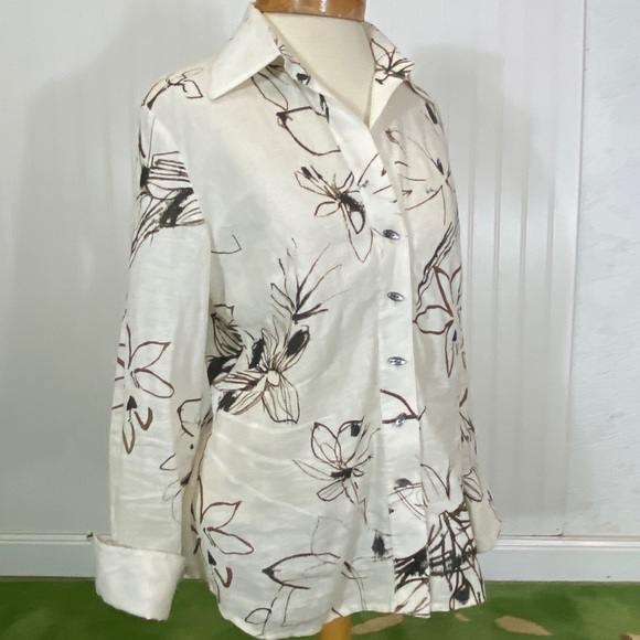 CARLISE | brown & white floral linen statement top - Picture 3 of 8